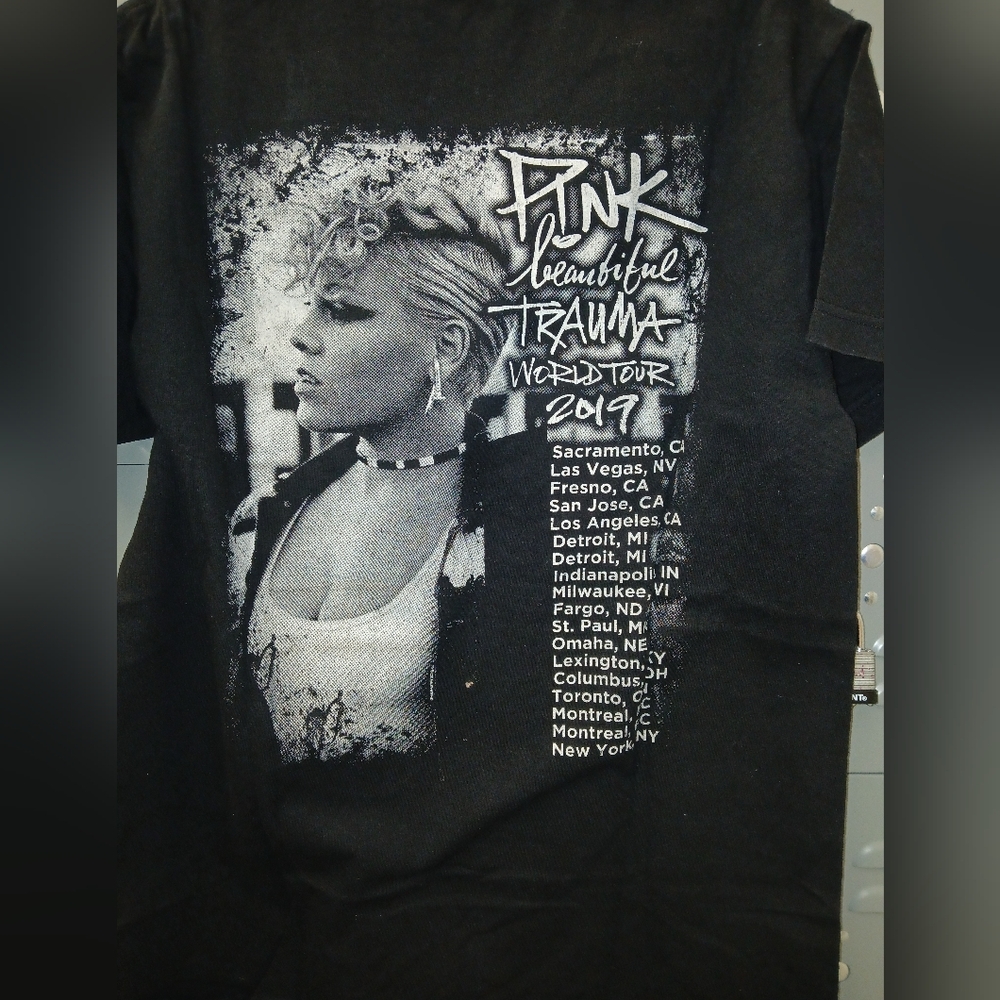 P!NK/PINK Beautiful Trauma World Tour 2019 Concert TShirt Size M - Picture 6 of 7